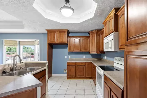 Kitchen - 5561 S Pinehurst Ave, Springfield, MO 65810 photo 2 of 3