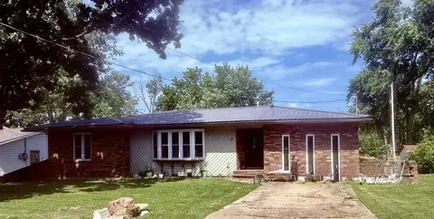 220 S Center St, Mountain Grove, MO 65711