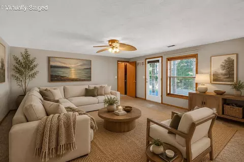Living - 538 Munson Hill Dr, Marshfield, MO 65706 photo 7 of 8
