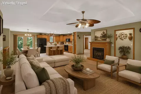 Living - 538 Munson Hill Dr, Marshfield, MO 65706 photo 4 of 8