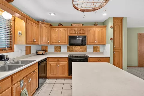 Kitchen - 538 Munson Hill Dr, Marshfield, MO 65706 photo 4 of 5