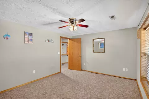 Bedroom - 538 Munson Hill Dr, Marshfield, MO 65706 photo 9 of 9