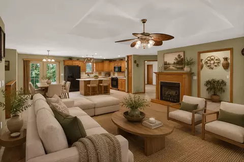 Living - 538 Munson Hill Dr, Marshfield, MO 65706 photo 4 of 8