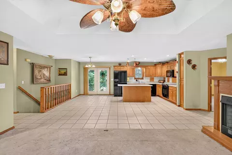 Living - 538 Munson Hill Dr, Marshfield, MO 65706 photo 5 of 8