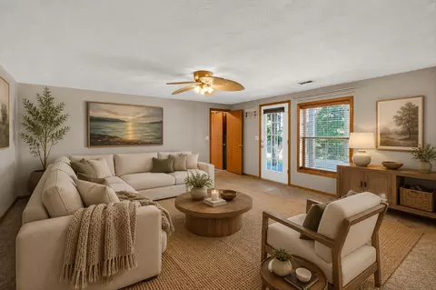 Living - 538 Munson Hill Dr, Marshfield, MO 65706 photo 7 of 8