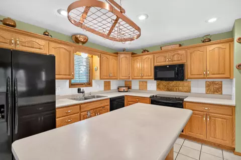 Kitchen - 538 Munson Hill Dr, Marshfield, MO 65706 photo 2 of 5