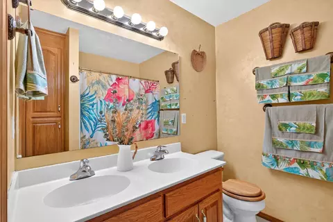 Bath - 538 Munson Hill Dr, Marshfield, MO 65706 photo 1 of 3