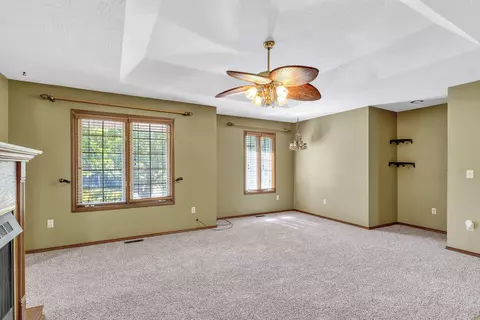 Living - 538 Munson Hill Dr, Marshfield, MO 65706 photo 5 of 13