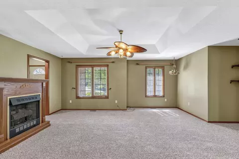 Living - 538 Munson Hill Dr, Marshfield, MO 65706 photo 2 of 13