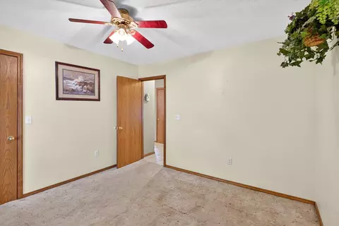 Bedroom - 538 Munson Hill Dr, Marshfield, MO 65706 photo 7 of 9