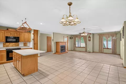 Living - 538 Munson Hill Dr, Marshfield, MO 65706 photo 3 of 8