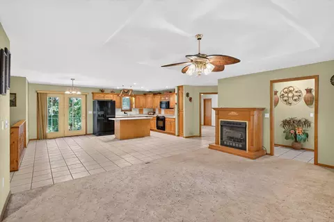 Living - 538 Munson Hill Dr, Marshfield, MO 65706 photo 2 of 8