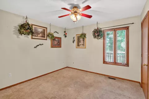 Bedroom - 538 Munson Hill Dr, Marshfield, MO 65706 photo 6 of 9