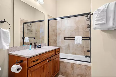 Bath - 29 Stone Cliff Cir #1, Branson, MO 65616 photo 1 of 4