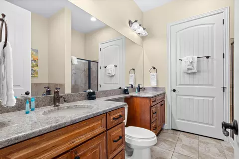 Bath - 29 Stone Cliff Cir #1, Branson, MO 65616 photo 2 of 4