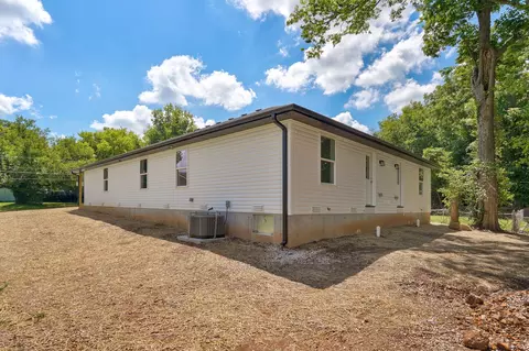 Exterior - 717 N Weaver Ave, Springfield, MO 65802 photo 5 of 6