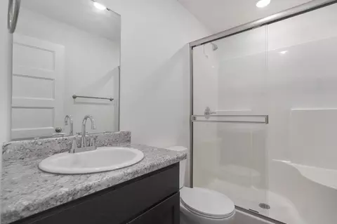 Bath - 717 N Weaver Ave, Springfield, MO 65802 photo 1 of 2