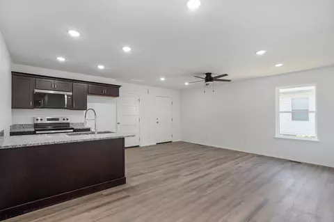 Living - 717 N Weaver Ave, Springfield, MO 65802 photo 1 of 2