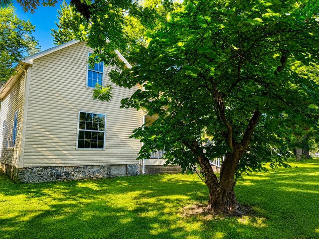 381 E Division St, Stotts City, MO 65756