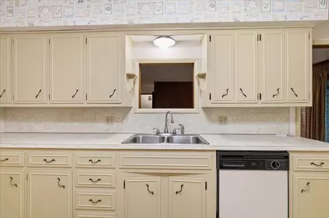 Kitchen - 1860 E Meadow Dr, Springfield, MO 65804 photo 2 of 3