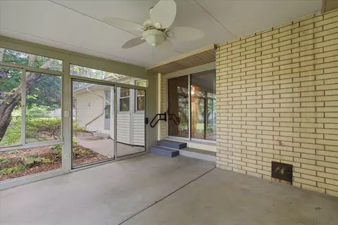 Exterior - 1860 E Meadow Dr, Springfield, MO 65804 photo 3 of 10