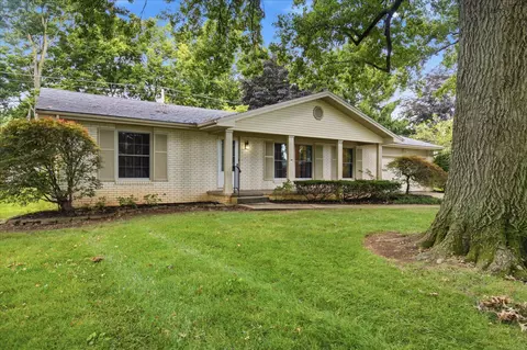 Exterior - 1860 E Meadow Dr, Springfield, MO 65804 photo 7 of 10