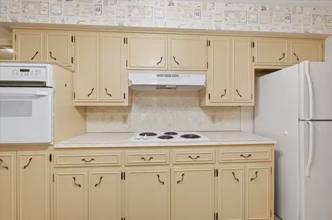 Kitchen - 1860 E Meadow Dr, Springfield, MO 65804 photo 3 of 3