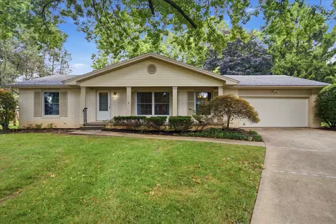 Exterior - 1860 E Meadow Dr, Springfield, MO 65804 photo 9 of 10