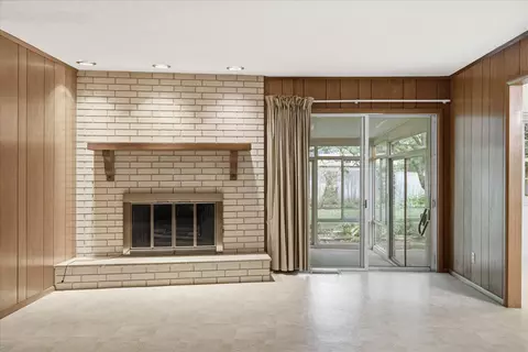 Living - 1860 E Meadow Dr, Springfield, MO 65804 photo 6 of 6