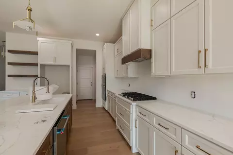Kitchen - 2016 N Silver Charm Ave, Springfield, MO 65802 photo 3 of 4