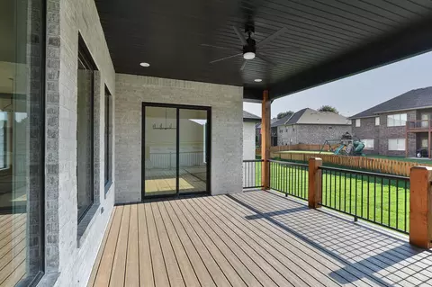 Exterior - 2016 N Silver Charm Ave, Springfield, MO 65802 photo 3 of 5
