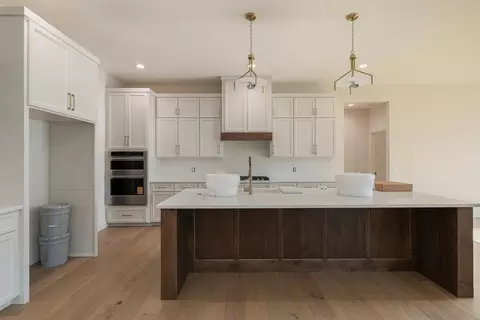 Kitchen - 2016 N Silver Charm Ave, Springfield, MO 65802 photo 1 of 4