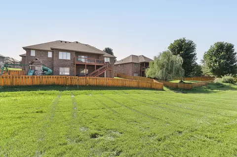 Exterior - 2016 N Silver Charm Ave, Springfield, MO 65802 photo 4 of 5
