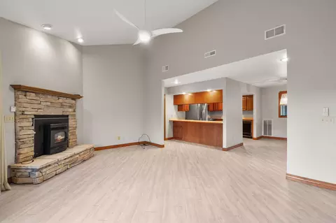 Living - 348 Sunset Cove Ln #434, Branson, MO 65616 photo 5 of 9