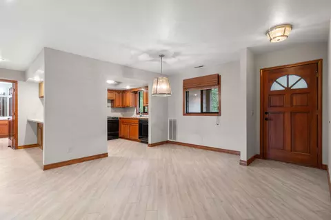 Living - 348 Sunset Cove Ln #434, Branson, MO 65616 photo 3 of 9