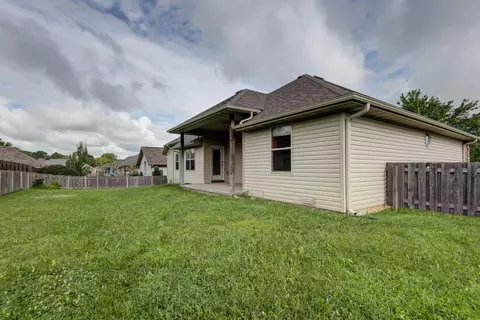 Exterior - 630 Meadowgate Dr, Springfield, MO 65803 photo 7 of 7