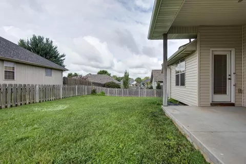 Exterior - 630 Meadowgate Dr, Springfield, MO 65803 photo 5 of 7