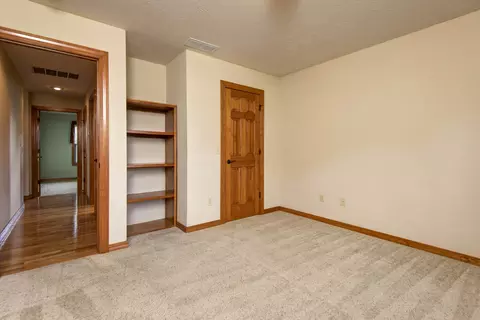 Bedroom - 630 Meadowgate Dr, Springfield, MO 65803 photo 3 of 4