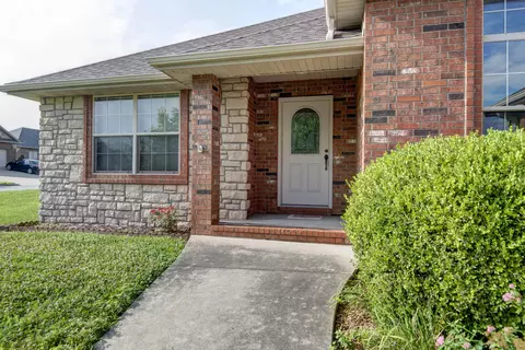 Exterior - 630 Meadowgate Dr, Springfield, MO 65803 photo 3 of 7