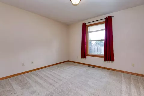 Bedroom - 630 Meadowgate Dr, Springfield, MO 65803 photo 2 of 4