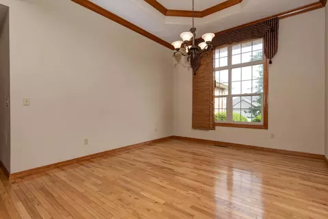 Living - 630 Meadowgate Dr, Springfield, MO 65803 photo 2 of 5