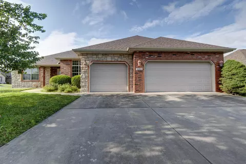 Exterior - 630 Meadowgate Dr, Springfield, MO 65803 photo 2 of 7