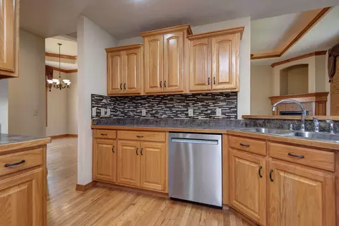 Kitchen - 630 Meadowgate Dr, Springfield, MO 65803 photo 1 of 4