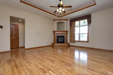 Living - 630 Meadowgate Dr, Springfield, MO 65803 photo 3 of 5
