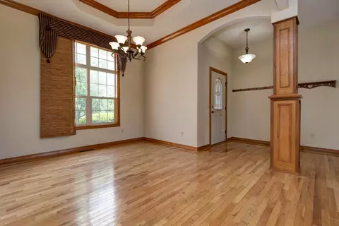 Living - 630 Meadowgate Dr, Springfield, MO 65803 photo 1 of 5