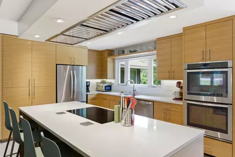 Kitchen - 4655 S Lakehill Ave, Springfield, MO 65804 photo 1 of 4