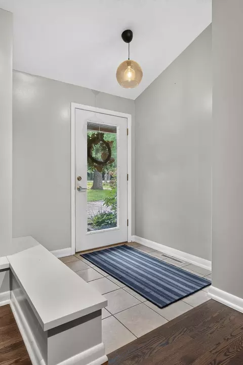 Entry Way - 4655 S Lakehill Ave, Springfield, MO 65804 photo 1 of 3
