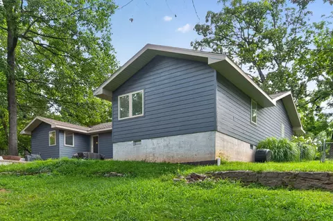 Exterior - 4655 S Lakehill Ave, Springfield, MO 65804 photo 6 of 9