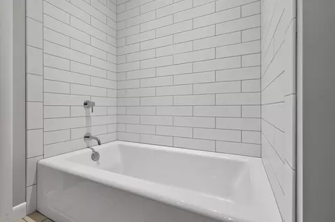 Bath - 4655 S Lakehill Ave, Springfield, MO 65804 photo 3 of 4