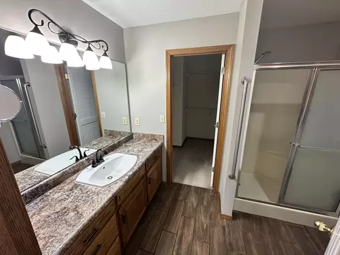 Bath - 3492 S Doris Ave, Springfield, MO 65807 photo 3 of 3